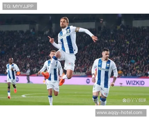 西班牙人主场迎战瓦伦西亚两队争夺宝贵积分的激烈对决